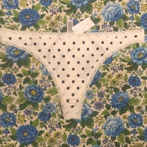 5 New Panties with tags Gap Thong S